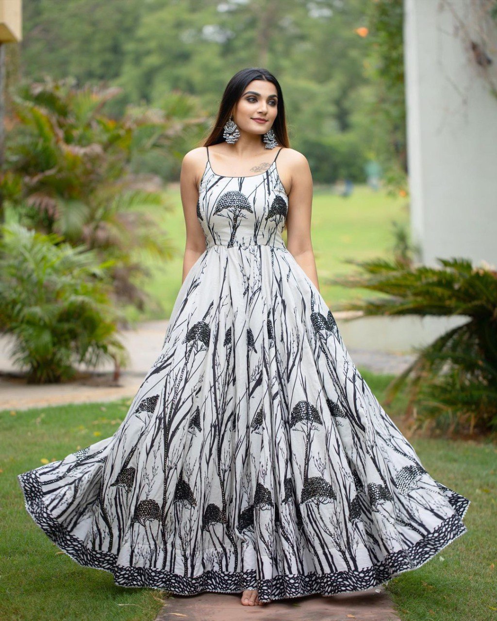 White color fancy designer gown for Party functions - Joshindia